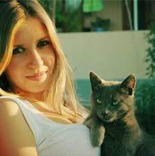 În urma impactului, microbuzul de pe ruta Strășeni-Chișinău s-a răsturnat.