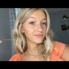 Alexis Lofton's Instagram, Twitter & Facebook