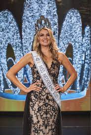 Julia sinning to represent the netherlands at 70th miss universe pageant monday, august 30, 2021 julia sinning was crowned miss nederland 2021 in a glittering national competition held at studio 21 in hilversum on sunday, august 29. Miss Nederland 2020 Bekend Esthe