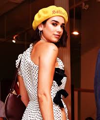 But emma chamberlain's hair color just took lipa's look. Dua Lipa New Blonde Platinum Hair Color Is So Different