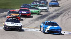 Hamlin tips cap to Elliott, settles for second at Texas
