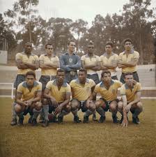 An imaginative and skillful dribbler, he starred along with pelé. Pele On Twitter Garrincha And I Played 40 Games Together For Brazil We Never Lost It S The Anniversary Of His Death I M Taking A Moment To Remember Him Eu Joguei 40 Partidas