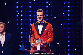 He is the world record holder in the 400 m hurdles, and has. Aw On Twitter Karsten Warholm Is Named Norwegian Athlete Of The Year While His Coach Leif Olav Alnes Is Coach Of The Year