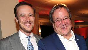 Sohn joe laschet sieht ryan gosling ähnlich. Armin Laschet Er Konnte Bald Kanzler Sein Daheim Macht Er Sich Uber Den Influencer Sohn Lustig Bunte De