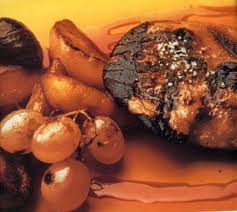 Foie Gras Frais Des Landes Grille Au Feu De Bois Fruits D Automne Caramelises Reduction De Porto Recette D Hel En 2020 Foie Gras Frais Fruits D Automne Alimentation