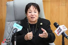 انتشرت خلال الساعات الماضية أخبار تفيد بتعرض الفنانة القديرة سميرة عبد العزيز، عضو مجلس الشيوخ المصري، للإهانة من الفنان محمد رمضان بسبب رفضها التعاون معه في أحد الأعمال الدرامية، وبالتواصل مع سميرة عبد العزيز، صرحت. Ø³Ù…ÙŠØ±Ø© Ø¹Ø¨Ø¯ Ø§Ù„Ø¹Ø²ÙŠØ² Ù„Ù‚Ø¨ÙˆÙ†Ù‰ Ø¨Ø£Ù… Ø§Ù„Ø¹Ø¸Ù…Ø§Ø¡ ÙˆØ¹Ø¨Ø¯ Ø§Ù„ÙˆÙ‡Ø§Ø¨ Ø¹Ø±Ø¶ Ø¹Ù„ÙŠØ§ Ø£ØºÙ†Ù‰ ÙÙŠØ¯ÙŠÙˆ Ø§Ù„ÙŠÙˆÙ… Ø§Ù„Ø³Ø§Ø¨Ø¹