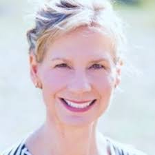 Leslie Lovato's Instagram, Twitter & Facebook