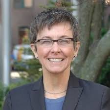 Lisa Maxfield's Instagram, Twitter & Facebook