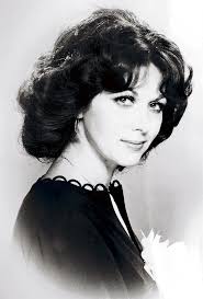 Na televizních obrazovkách se pohybuje od roku 1967 a už 28 let informuje diváky o nejzajímavějších výročích každého týdne. Galerie Saskia Buresova Slavi 70 Zahada Jejiho Obliceje Vime Co Za To Muze Foto 1 Blesk Cz