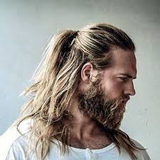 Während des ersten lockdowns haben viele männer ihre haare wachsen lassen und sie auch danach nicht mehr abgeschnitten. Jungs Mit Langen Blonden Haaren Lange Haare Manner Frisuren Lang Coole Frisuren