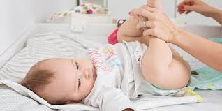 Jika si kecil mengalami intoleransi makanan, selain pup berwarna hijau, bayi mungkin juga mengalami eksim dan menjadi rewel setelah menyusui. Penyebab Solusi Bab Bayi Hijau Encer Serta Berbau Prenagen