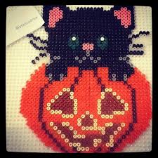 Little Black Cat On The Pumpkin Halloween Perler Beads By Stelloudraw Avec Images Dessin Petit Carreau Art Perle Perles Hama