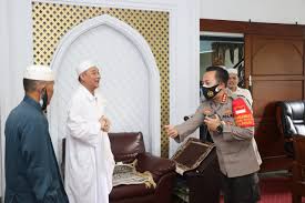 Ceramah terbaru abuya uci yang bikin merinding. Kapolresta Tangerang S Tidak Bawa Sajam Dan Tak Menyerang Saat Masuk Kediaman Abuya Uci