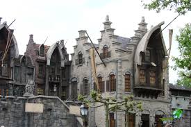 Employé par la compagnie néerlandaise des indes orientales , il était connu pour effectuer, avec une. Der Fliegende Hollander Efteling Freizeitpark Welt De