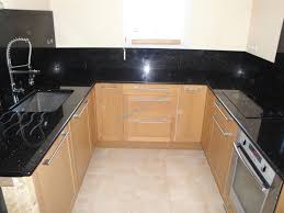 Plans De Cuisine En Granit Noir Sur Saint Maximin La Sainte Baume Cheminee En Pierre A Saint Remy De Provence Stone Concept By Leuck