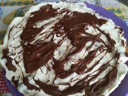 Prendo dal frigo la base e nei bordi della tortiera a cerniera metto carta forno. Ricetta Cheesecake Nutella E Kinder Dolcidee
