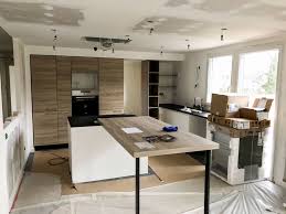 Bruits d'assiettes et de couverts. Renovation Complete D Une Cuisine Pres De Brest Conception Et Installation De Cuisines A Brest Et Dans Le Finistere Cuisines Camille Foll
