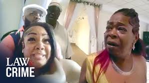 Hangry' Lady Faces Off with Cops After Cutting Snack Line at Movie Theater 