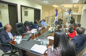 Ministerio de Defensa coordina acciones para mejorar seguro de salud a  pensionados de las Fuerzas Armadas