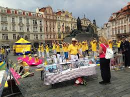 Harmancı, aids kavramının 1980'lerde hiv'den önce tanımlandığına ve toplumların hafızasına yatalak, ölümü bekleyen insan görseliyle birlikte kazındığına dikkat çekti. Cek Ve Slovakya Cin Rejiminin 21 Yildir Falun Gong A Karsi Yaptigi Zulum Ile Ilgili Miting Ve Imza Kampanyasi Duzenlendi Falun Dafa Minghui Org