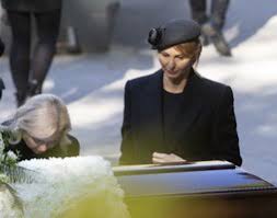 View the profiles of people named ella charlotte. J 1vuuovigmj4m