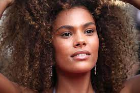 Here are some of the essential vitamins for hair growth and thickness. The 12 Best Hair Growth Vitamins Best Hair Vitamins In 2021