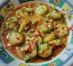 Terus terang saya memang salah satu penggemar berat masakan bangka yang banyak menggunakan ikan sebagai olahannya dan memiliki cita rasa. Resep Sambal Belimbing Wuluh Es Kepal
