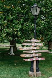 Mediterrane Greenery Hochzeit Mit Vw Bulli Hochzeit Hochzeit Brauche Hochzeitsfeier Ideen