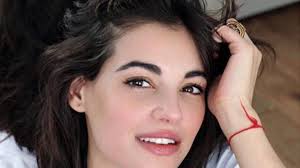 Francesca Chillemi nuova protagonista de L'isola di Pietro: "Gianni Morandi  è un'icona"