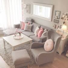 Imaginate Algo Asi Perl Sin Los Cojines Rosas Y Quiza La Mesa De La Lamparita Tb Distinta Living Room Grey Pink Living Room Chic Living Room