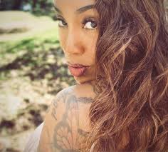 Detroit rapper Dank Demoss is going viral after she posted a video where a  Lyft driver allegedly refused her a ride due to her size. Check comments!