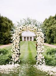 40 Diy Dekoideen Fur Eine Traumhafte Garten Hochzeit Zeremonie Bogen Blumenhochzeit Hochzeitsideen Im Freien