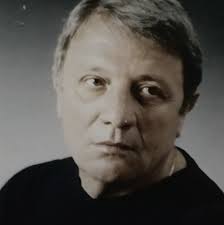 A murit actorul Emilian Cortea Cunoscutul regizor şi actor al Teatrului  Alexandru Davila din Pitești, Emilian Cortea, s-a stins din viață la vârsta  de 73 de ani. A pus în scenă zeci