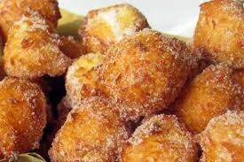Siccome da qualche giorno mi sto dilettando con la cucina pugliese, per accontentare il maritozzo ho pensato di preparare questa ricetta per la cena della vigilia. Frittelle Di Riso Il Dolce Tipico Di Carnevale E San Giuseppe Galline Pollaio Ricette Con Uova E Video Divertenti