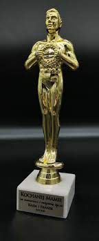 Statuetka oscar jest jednym z najpopularniejszych produktów w dziale podarunkowym różnych hipermarketów. Oskar Podziekowanie Dla Mamy Slub Osiemnastka Statuetka Grawer Ostrow Pl