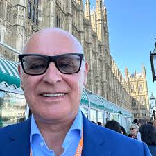 Hi all. Arriving in pisa airport and getting train to Florence, but would  like to stop in Pisa