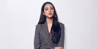 Get to know blackpink jisoo family and sister. Blackpink S Jisoo Attends Burberry Spring 2020 Paper