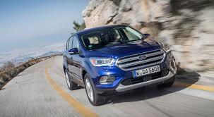 Finde jetzt deinen ford kuga gebraucht in münchen: Fotos Ford Softroader Unscharfer Hintergrund Blau Bewegung Vorne