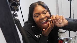 Dab the tip of an electric toothbrush into the baking soda and peroxide mixture. Can Braces Be Removed At Home