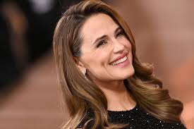 Jennifer Garner's Asymmetrical, Sleeveless Little Black Dress Includes a Sneaky Thigh-High Slit
