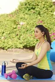 3 Period Kareena Kapoor Yoga Kareena Kapoor Bollywood Girls Bollywood Heroine