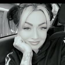 Looking for advice from solo lash artists?