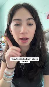 How to Do Hair Like Alexandra Saint Mleux