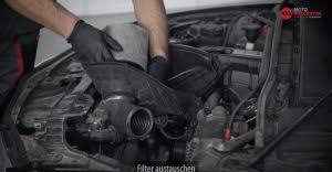 Für eine dauerhaft reine raumluft müssen sie den filter in regelmäßigen abständen wechseln. Wie Wird Der Luftfilter Im Bmw 116i 1 6 Gewechselt