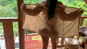 Sexy latina cogiendo en un bosque en medio de la selva - XNXX.COM