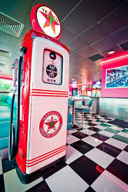 Ambiance Happy Days Au Restaurant Vintage Tommy S Diner Cafe Cafe Retro Restaurant Vintage Deco Americaine