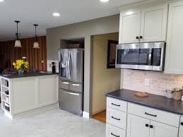 Kitchen cabinet kings mediates the distribution process, while a third party is scheduled to deliver the units at a specific date between the hours of 10 am and 5 pm. Kitchen Renovation With Haas Cabinets Klassisch Modern Kuche Chicago Von Randall Cabinets Design Inc