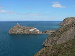 (suponía un peligro para el tráfico comercial, tener el peñón en manos de los moros y había que defenderlo muy bien). File Penon De Velez De La Gomera 2011 Jpg Wikipedia
