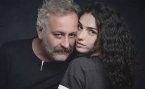 Onur ünlü, ustaaaaaa! diye kurşunların önüne atladığında a li atay da umur! diye bağırmıştı. Onur Unlu Hayatini Satiyor Altin Portakal Odulu Bile Satilik