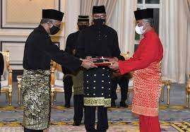 Make informed investing decisions with updated stock market analysis and market performance information. Agong Presents Appointment Letters To Ft Islamic Religious Council Chairman And Members Malaysia Malay Mail